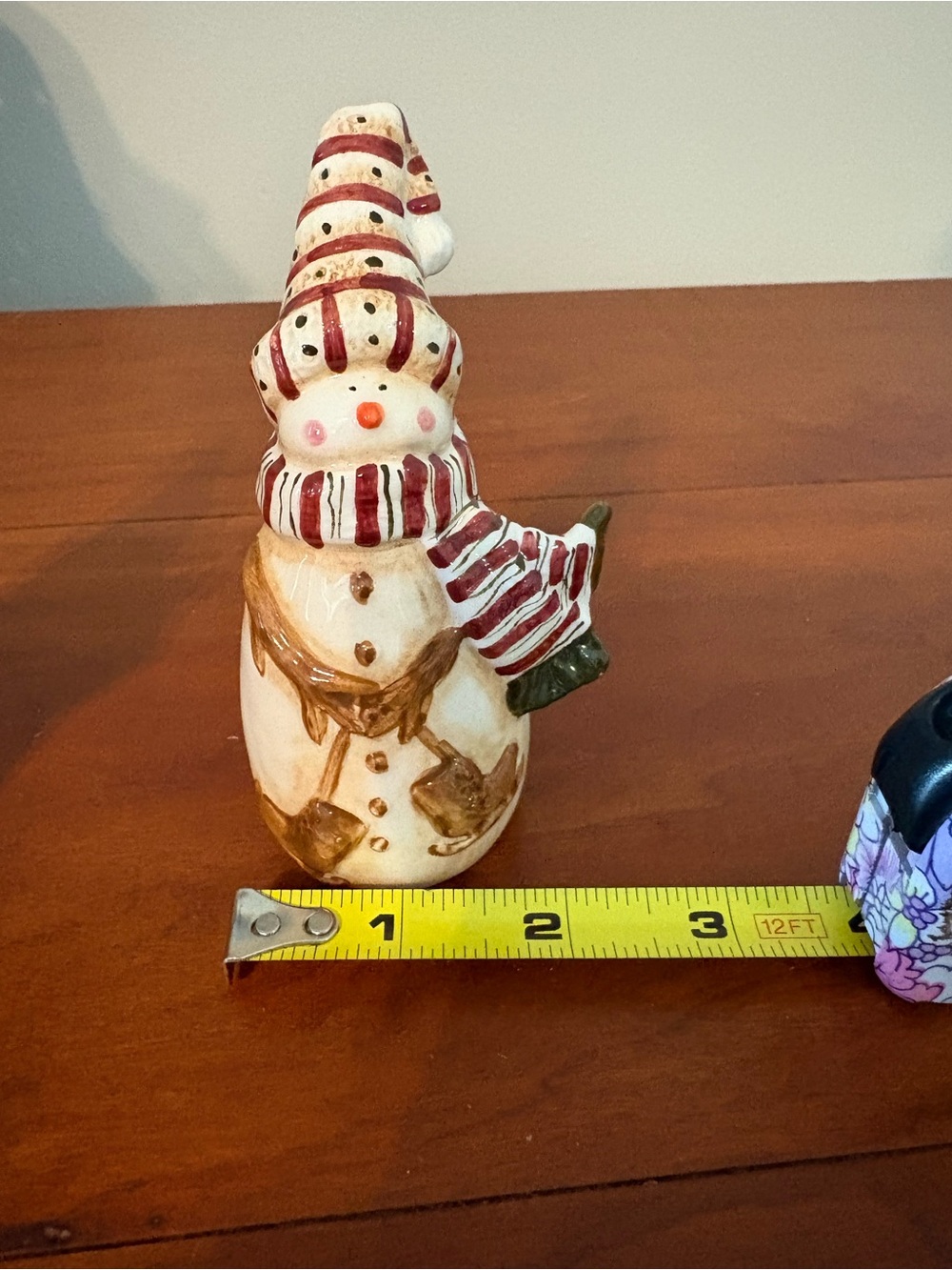 Cozy Snowman Salt & Pepper Shakers Christmas Kitchen Decor - Picture 3 of 6